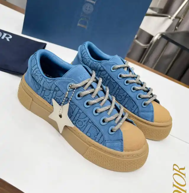 Prada Linea Rossa Sneakers — foto 5 de 7
