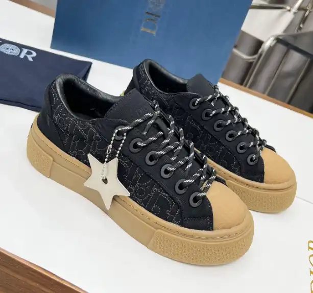 Prada Linea Rossa Sneakers — foto 6 de 7