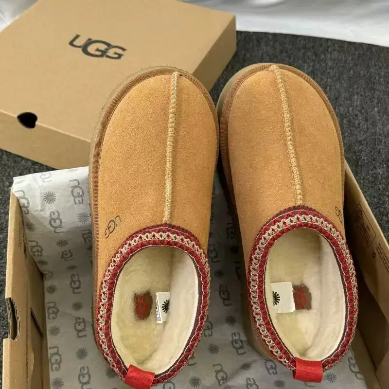 UGG Classic Slipper [7 styles] — foto 3 de 12