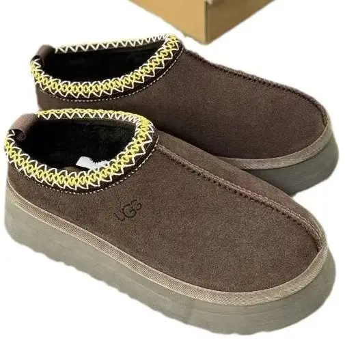 UGG Classic Slipper [7 styles] — foto 6 de 12