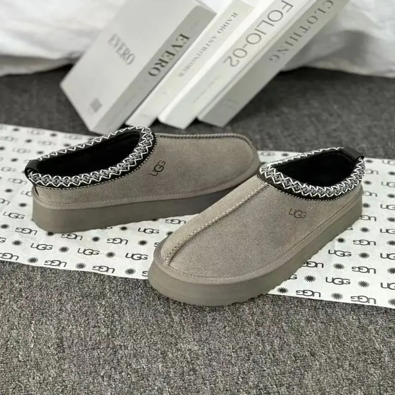 UGG Classic Slipper [7 styles] — foto 7 de 12