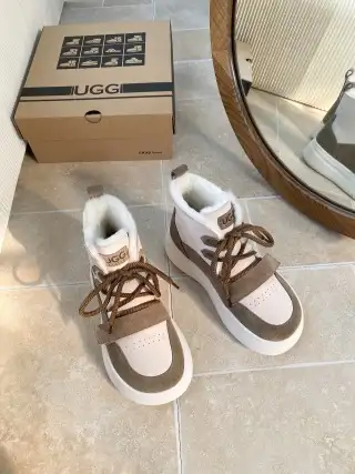 UGG Platform Boots and Sneakers [Multiple Styles] — foto 8 de 13