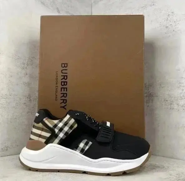 Burberry shoes (40 styles) — foto 10 de 15