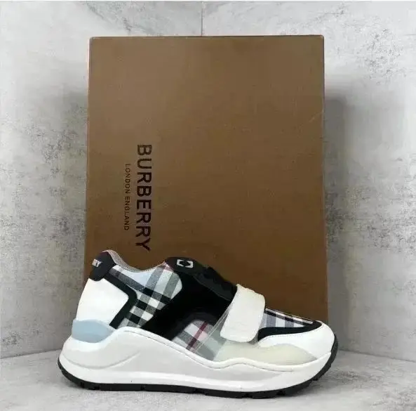 Burberry shoes (40 styles) — foto 2 de 15