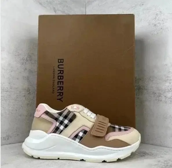 Burberry shoes (40 styles) — foto 8 de 15
