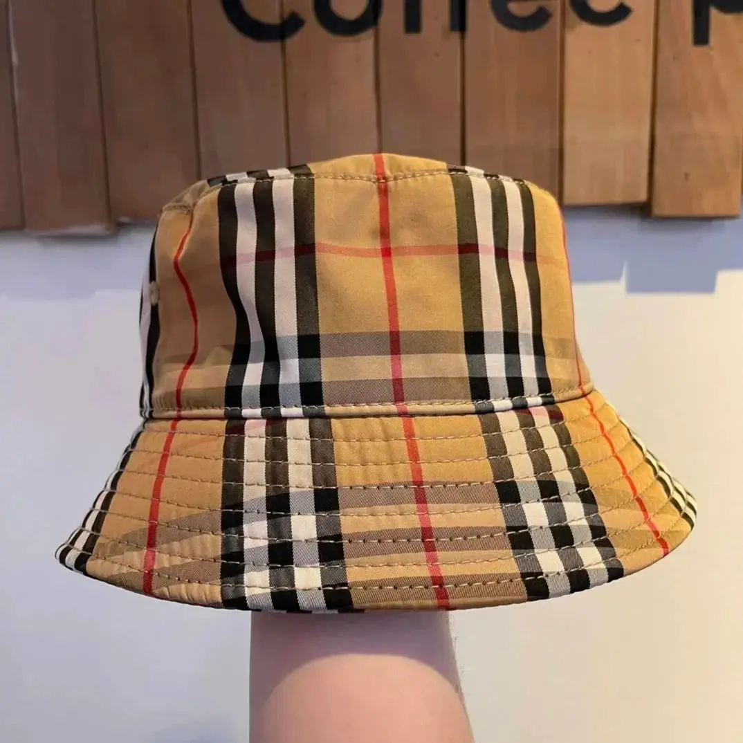 Burberry Hat Cap Gucci Hat [33 CP] — foto 2 de 8
