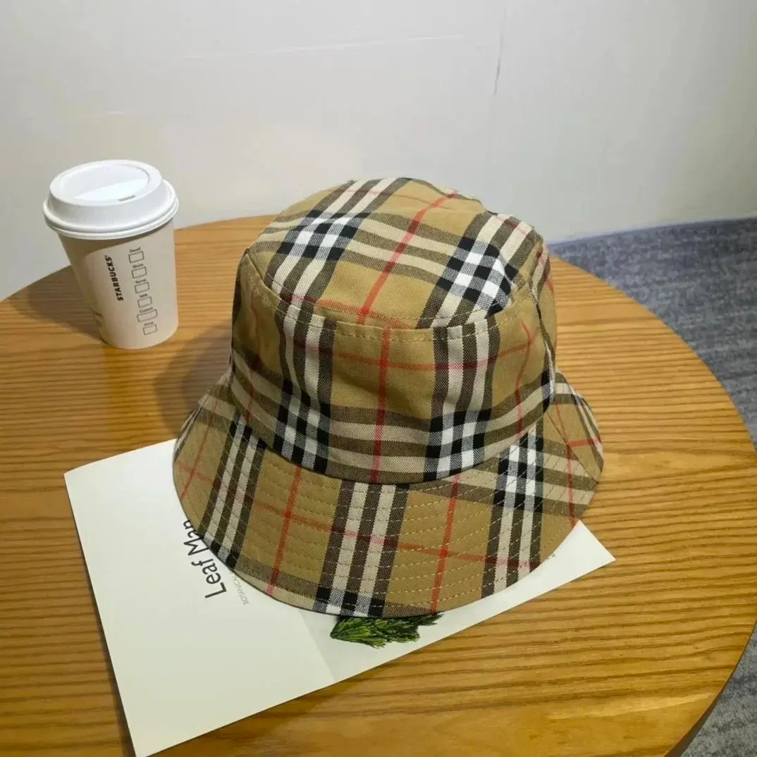 Burberry Hat Cap Gucci Hat [33 CP] — foto 7 de 8