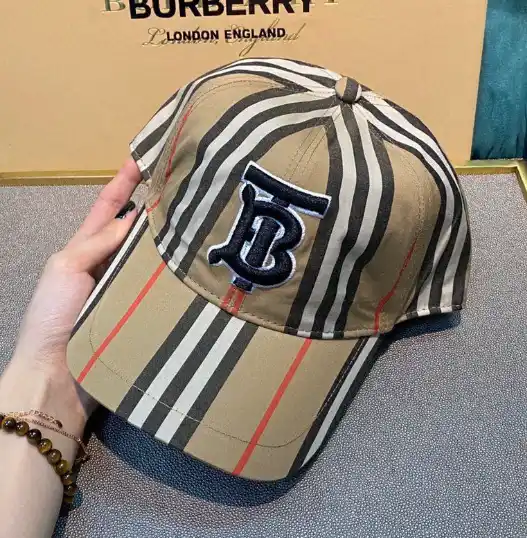 Burberry Hat Cap Gucci Hat [33 CP] — foto 8 de 8