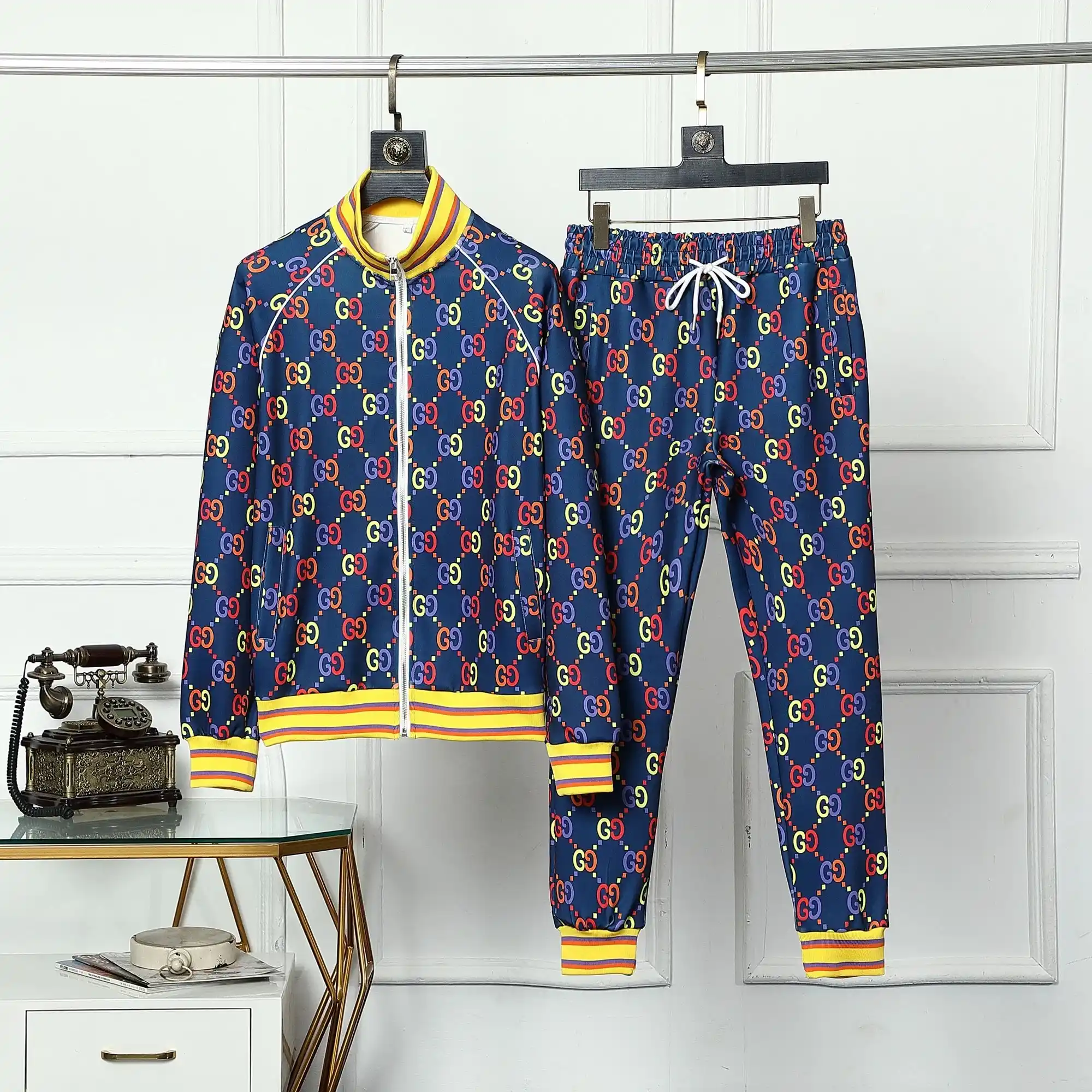 Prada Triangle Logo Jacket/Pants Set [35 styles] — foto 7 de 13