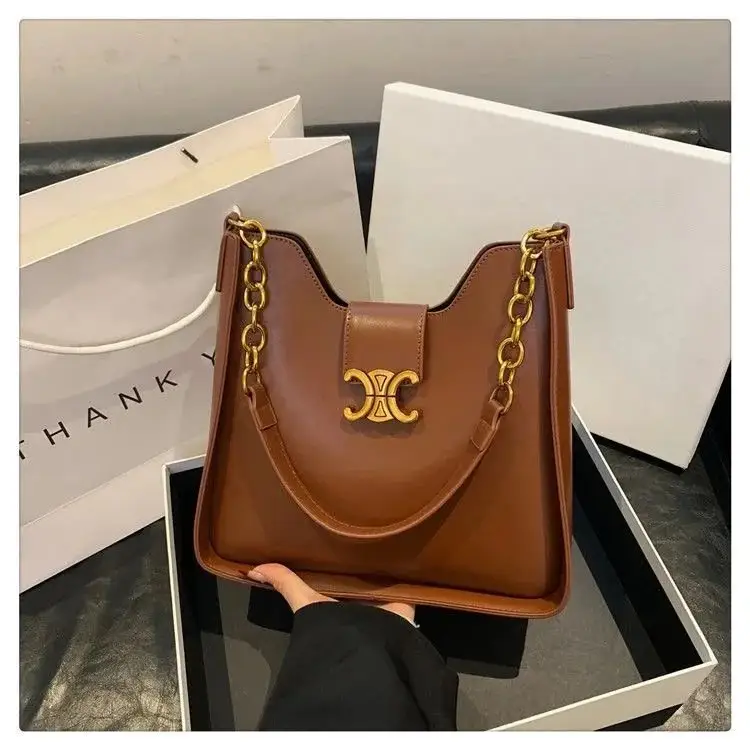 Celine Shoulder Bag — foto 2 de 3