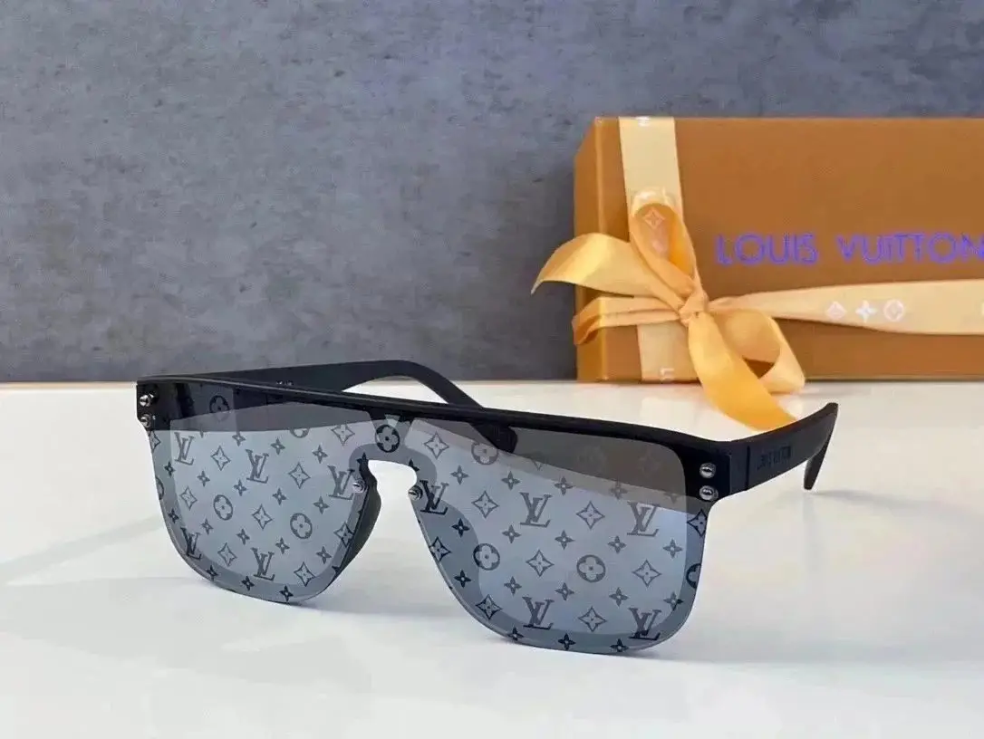 Louis Vuitton Shield Sunglasses [4 styles] — foto 2 de 4