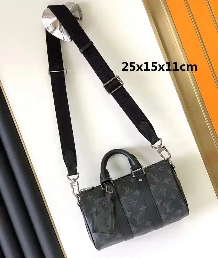 LV CHAIN genuine leather bag — foto 7 de 10