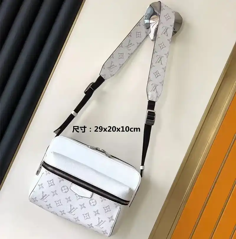 LV CHAIN genuine leather bag — foto 8 de 10