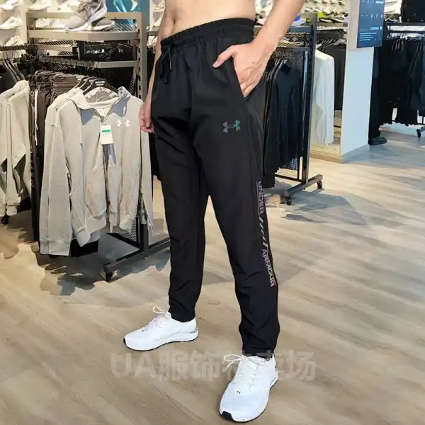 Under Armour sports pants， Jacket — foto 10 de 15
