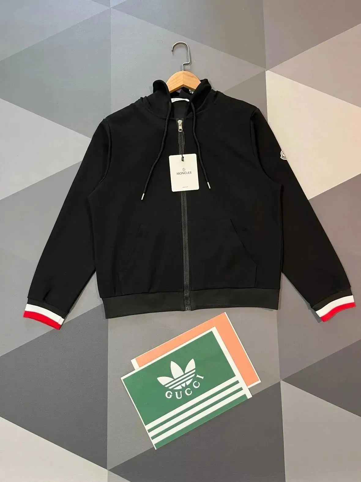Moncler Hoodies [1 styles] — foto 10 de 14