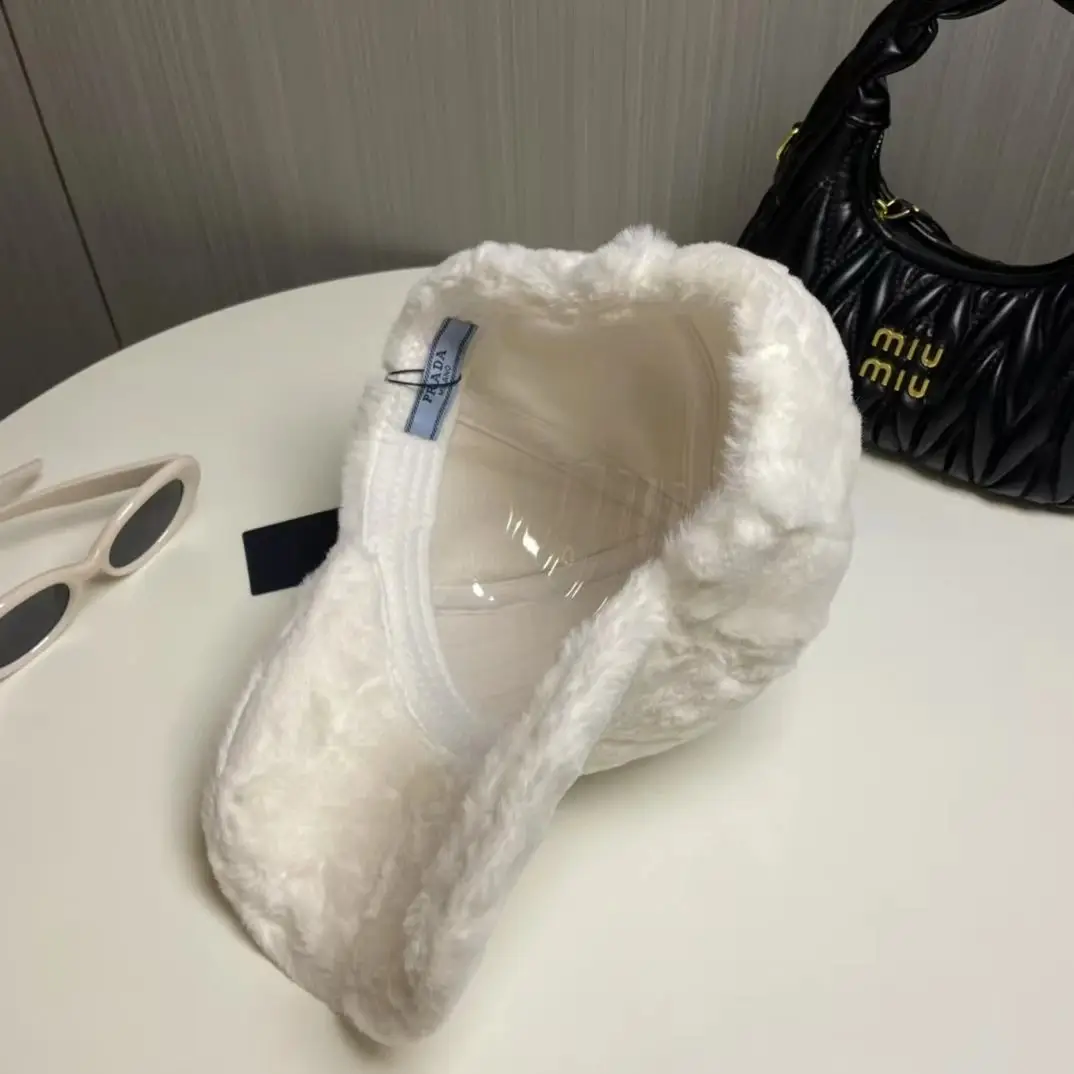 Prada Re-Nylon Faux Fur Baseball Cap — foto 11 de 12