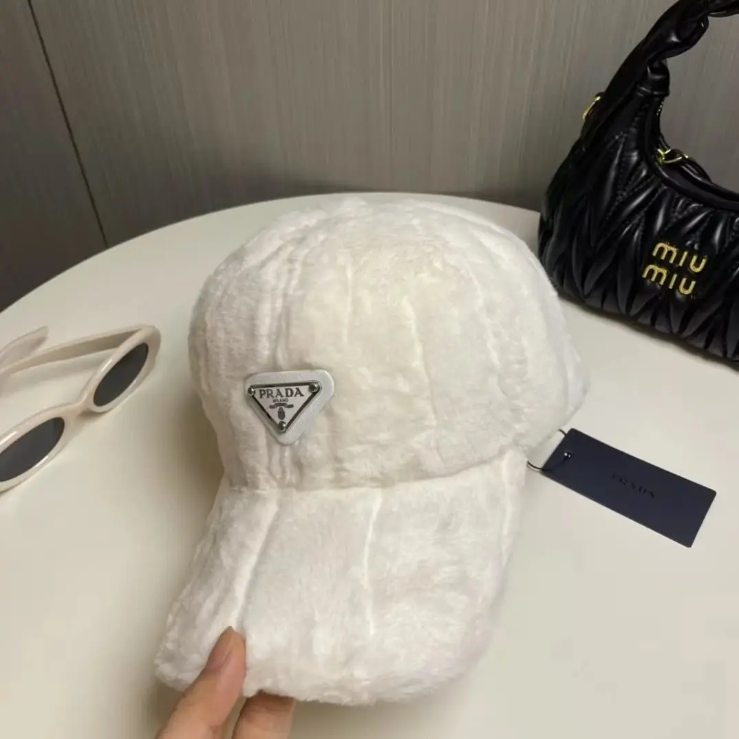 Prada Re-Nylon Faux Fur Baseball Cap — foto 12 de 12