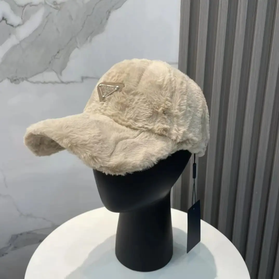 Prada Re-Nylon Faux Fur Baseball Cap — foto 3 de 12