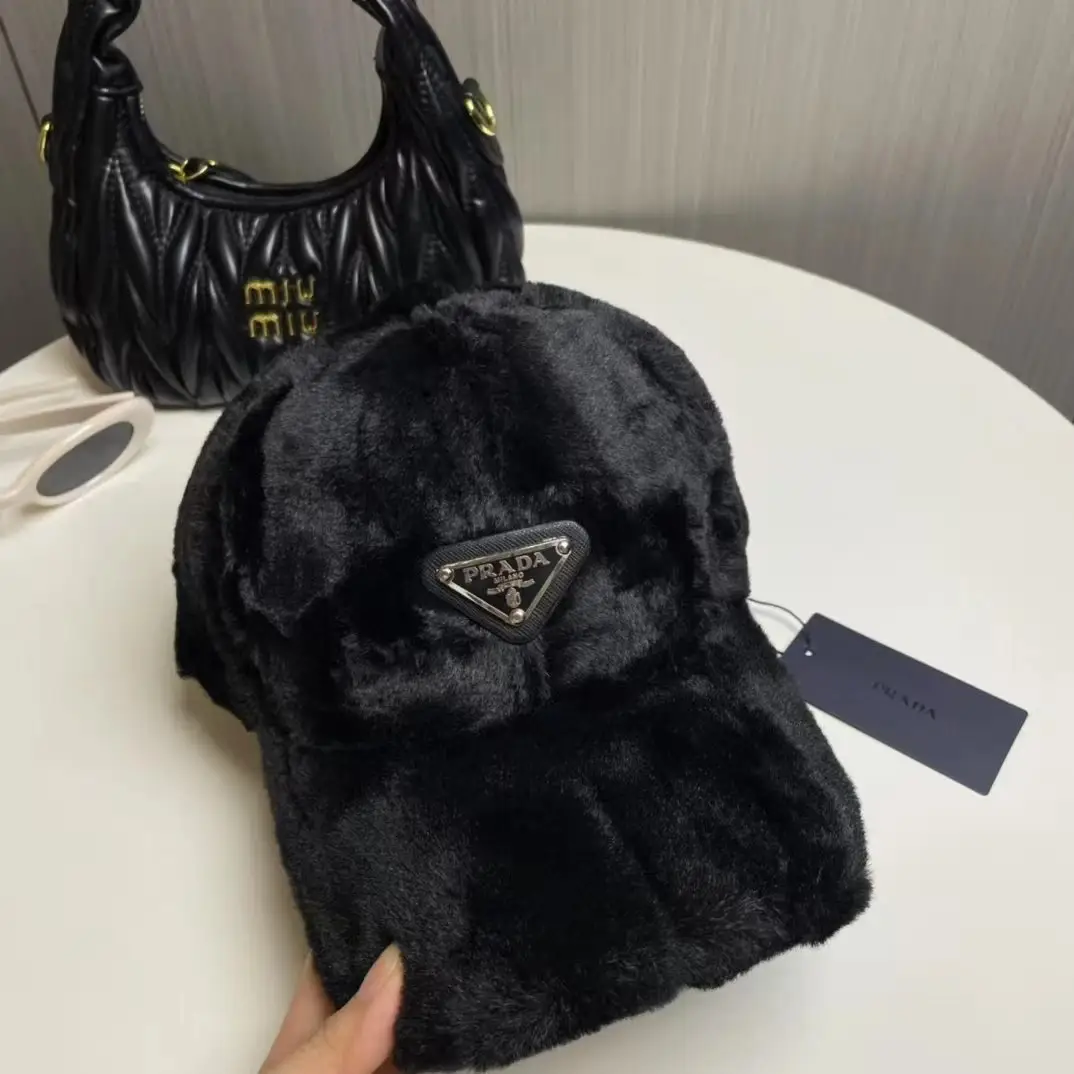 Prada Re-Nylon Faux Fur Baseball Cap — foto 9 de 12