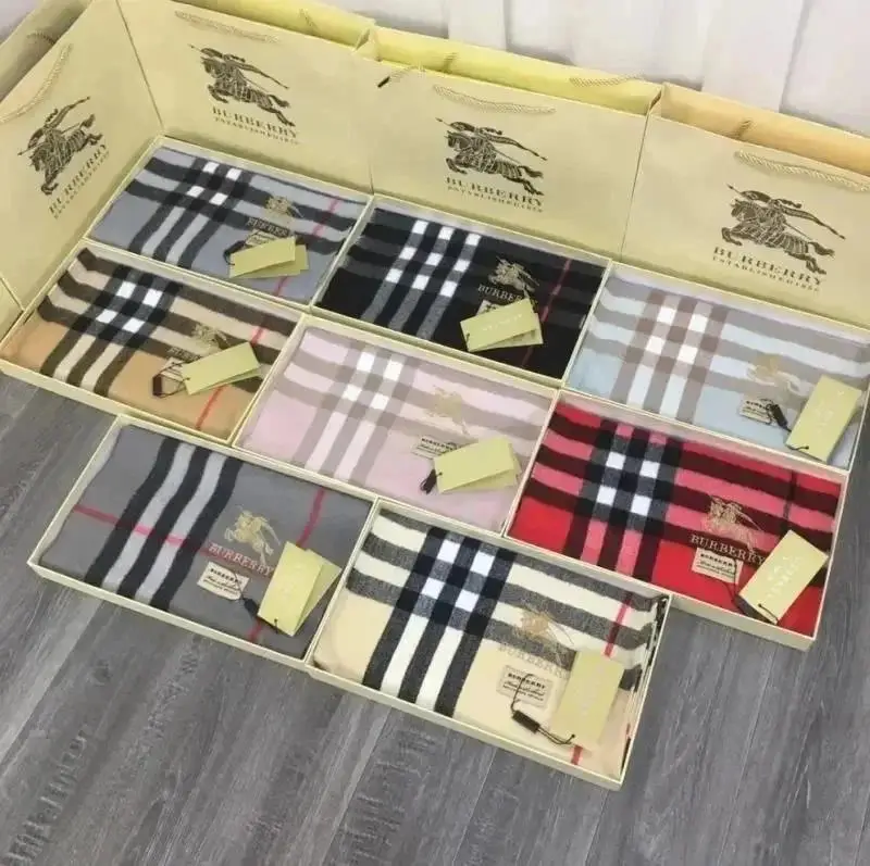 Burberry Scarf — foto 3 de 5