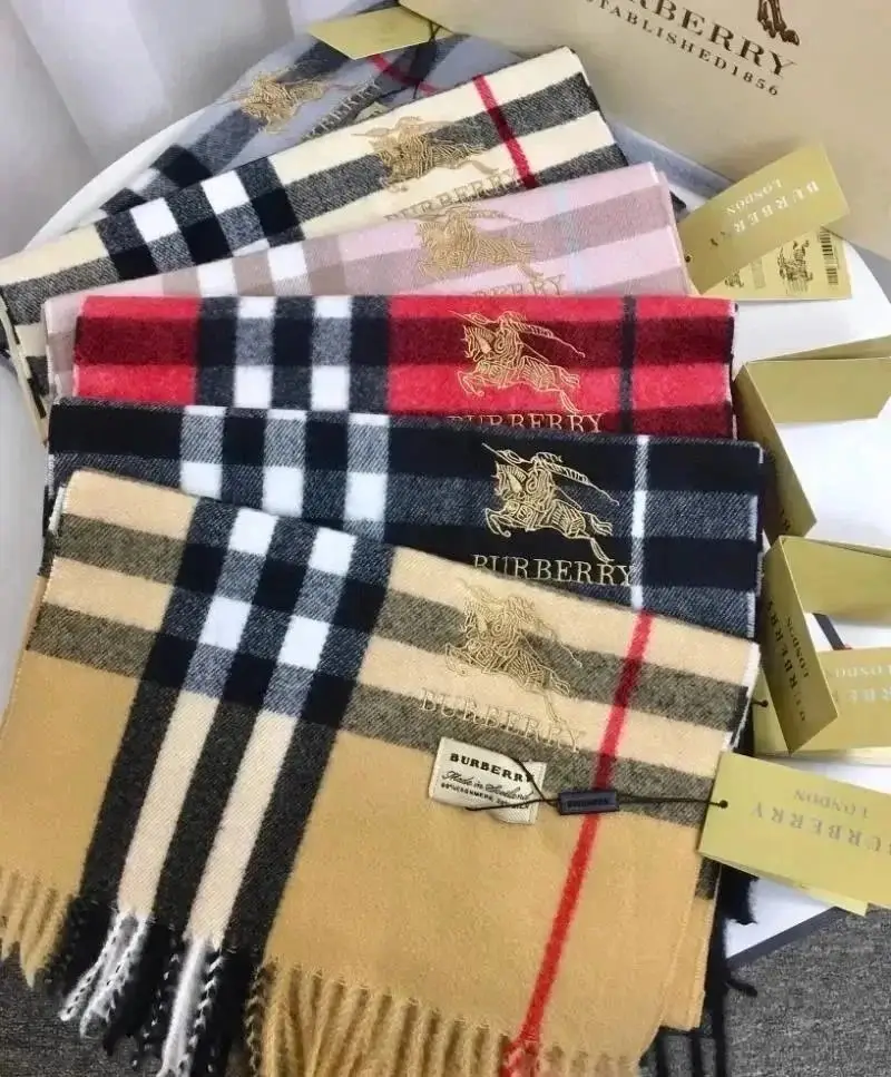 Burberry Scarf — foto 4 de 5
