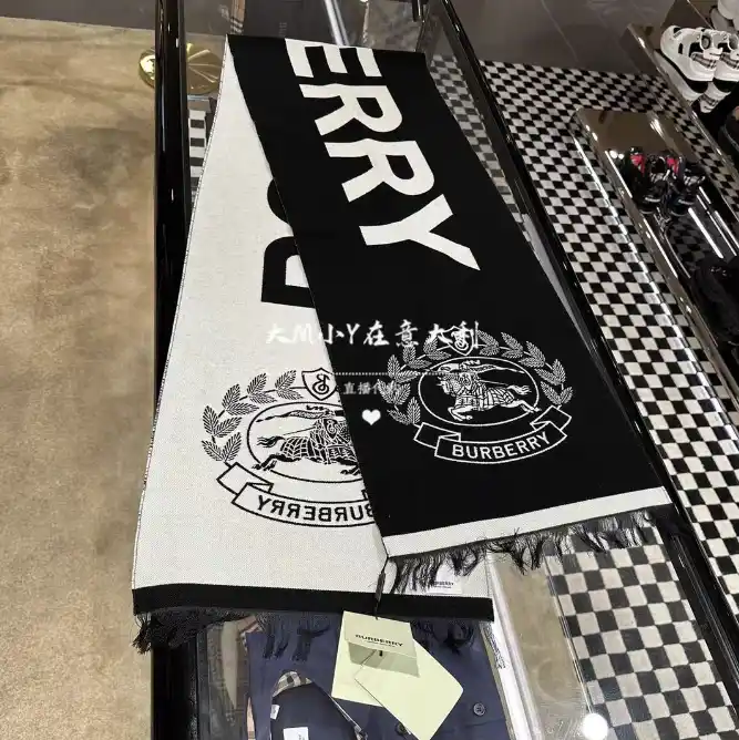 Burberry Scarf — foto 5 de 5