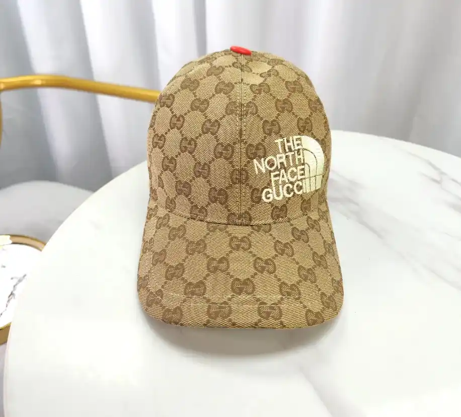 Gucci GG Supreme Caps [40 styles] — foto 12 de 15