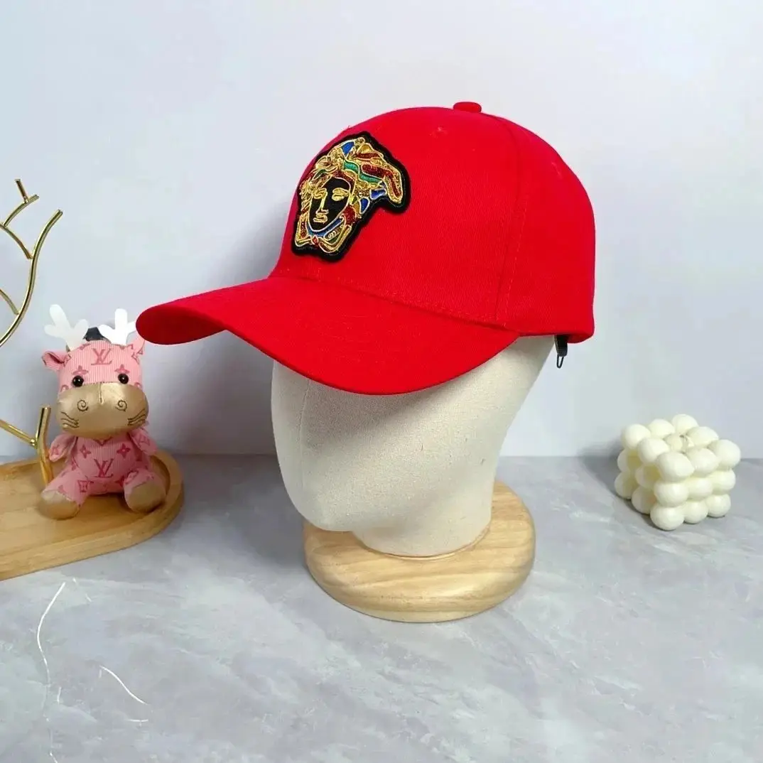 Versace cap — foto 5 de 14