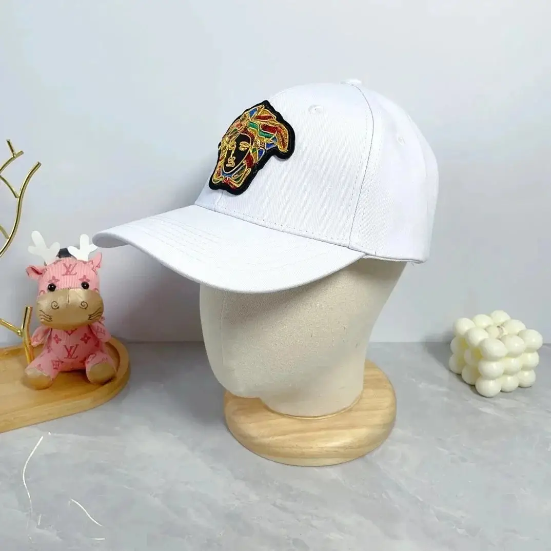Versace cap — foto 7 de 14