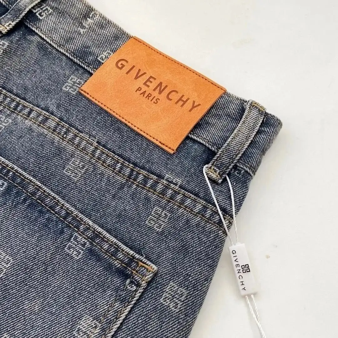 Burberry Equestrian Knight Logo Jeans [6 styles] — foto 11 de 14