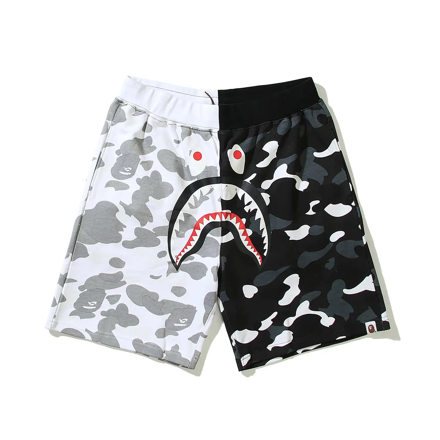 BAPE Space Camo Shark Sweat Shorts — foto 5 de 5