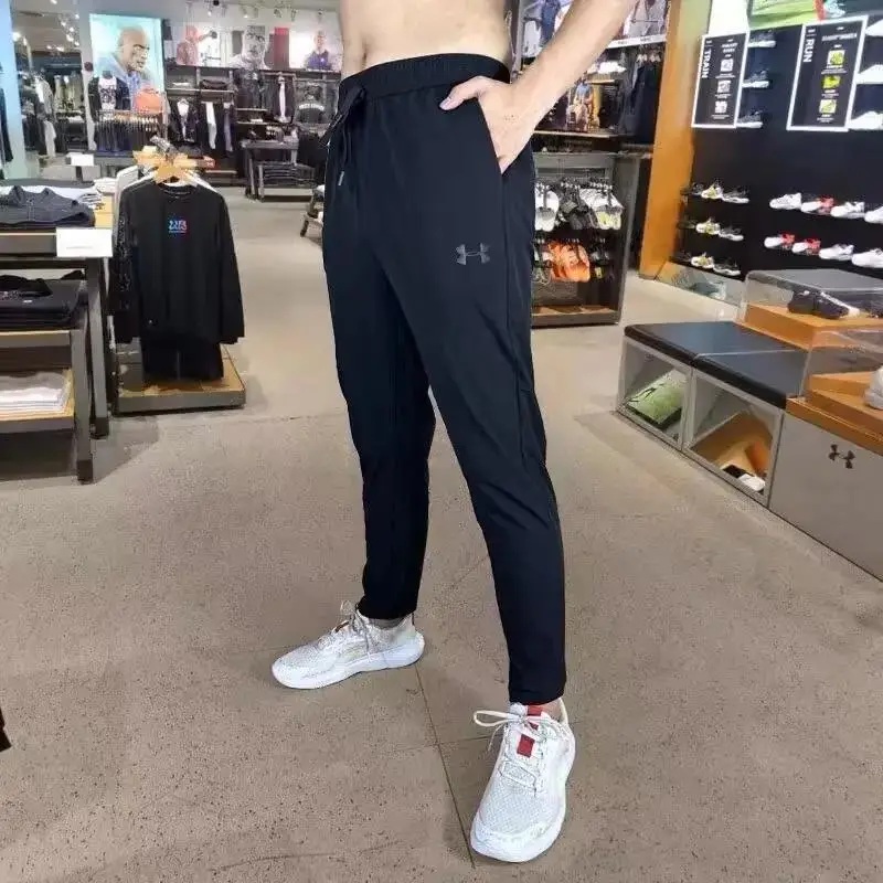Under Armour Sportswear Pants [12 styles] — foto 3 de 13