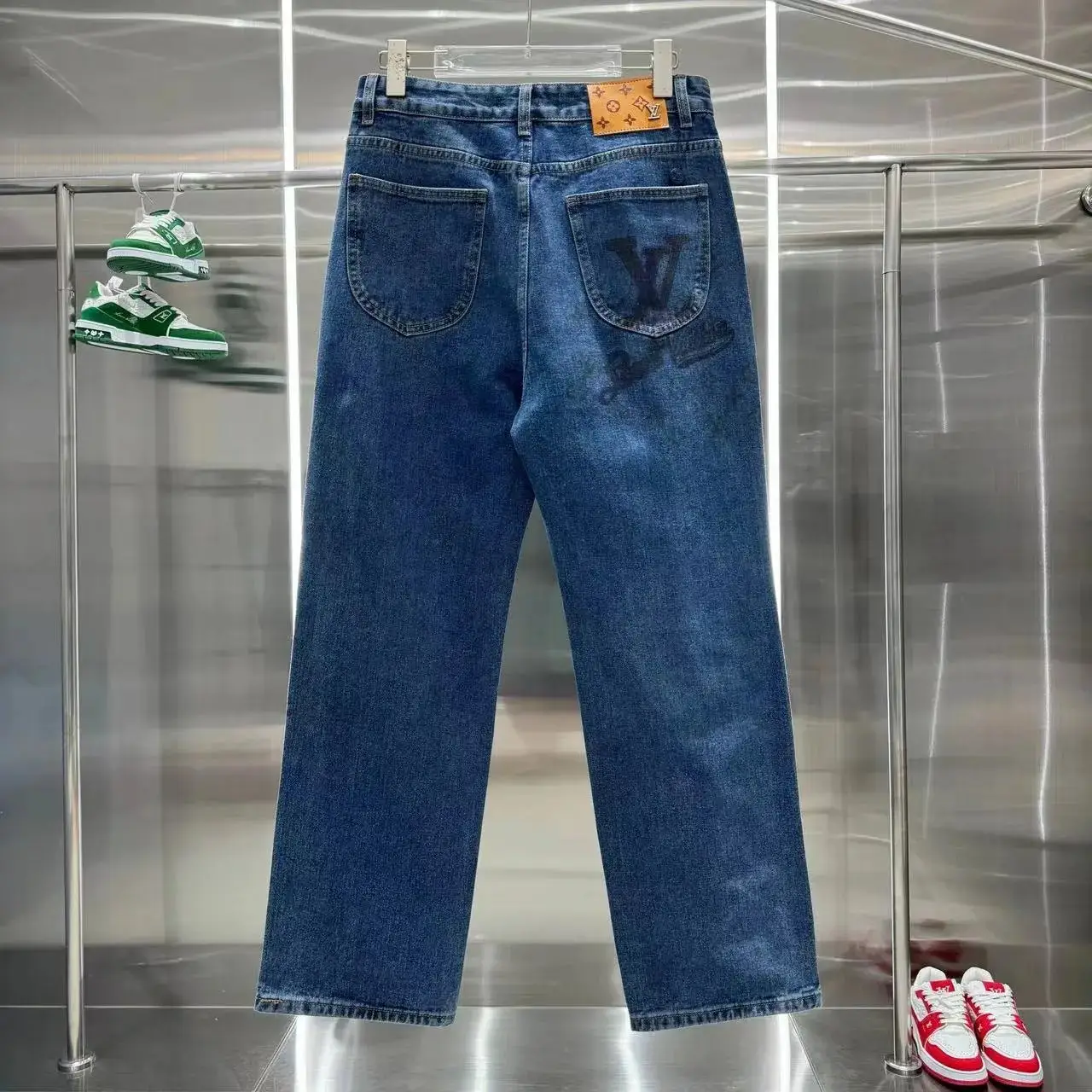 LV Louis Vuitton Monogram Jeans [9 Styles] — foto 11 de 15