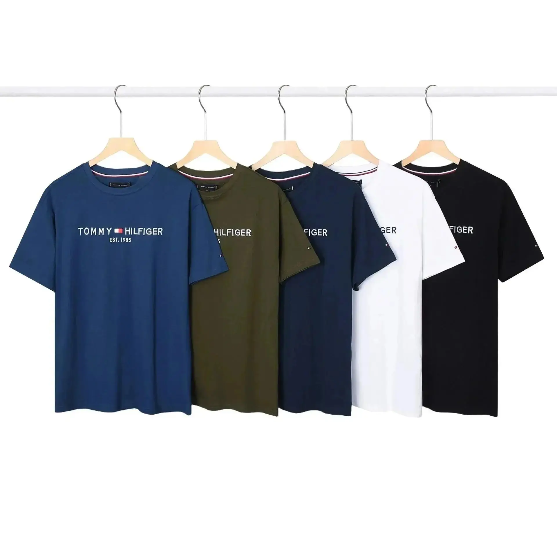 Tommy Hilfiger T-Shirt & Polo [40 styles] — foto 2 de 3