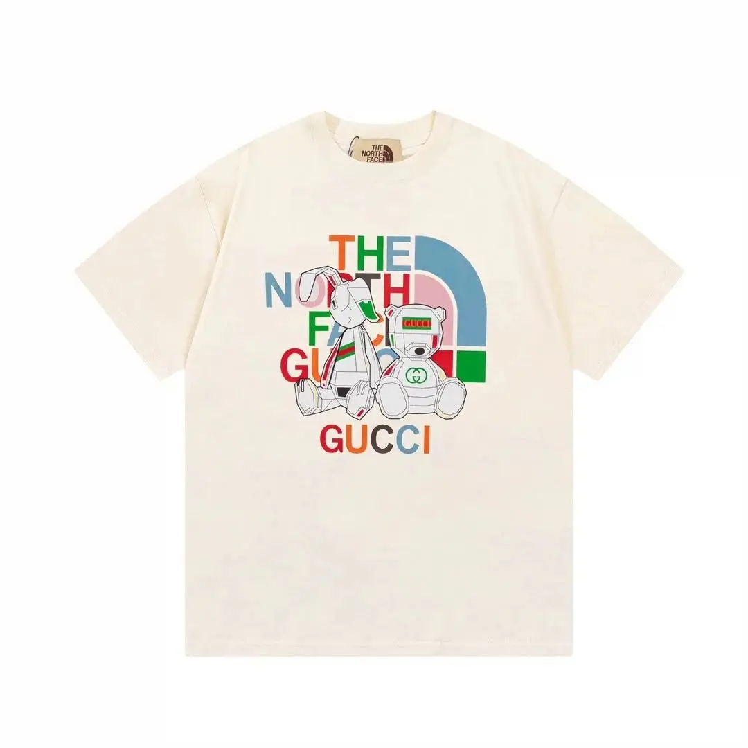 Gucci Women's Short Sleeve T-Shirt with Logo Print - Luxury Fashion Apparel — foto 11 de 14