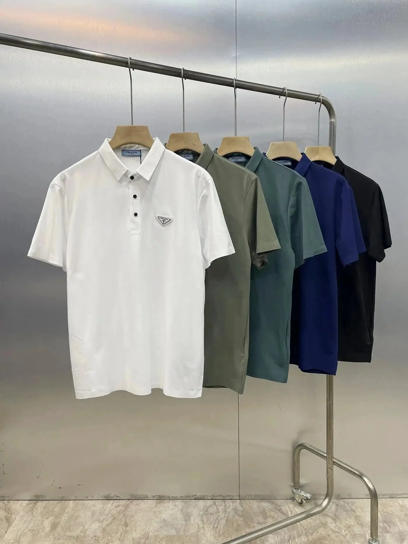 Prada POLO t-shirt Shorts Suits [40 styles] — foto 2 de 12