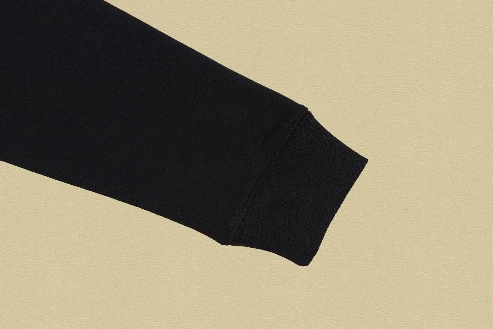 Moncler Black Sweatshirt with Logo Patch - Luxury Fashion for Men and Women — foto 6 de 14