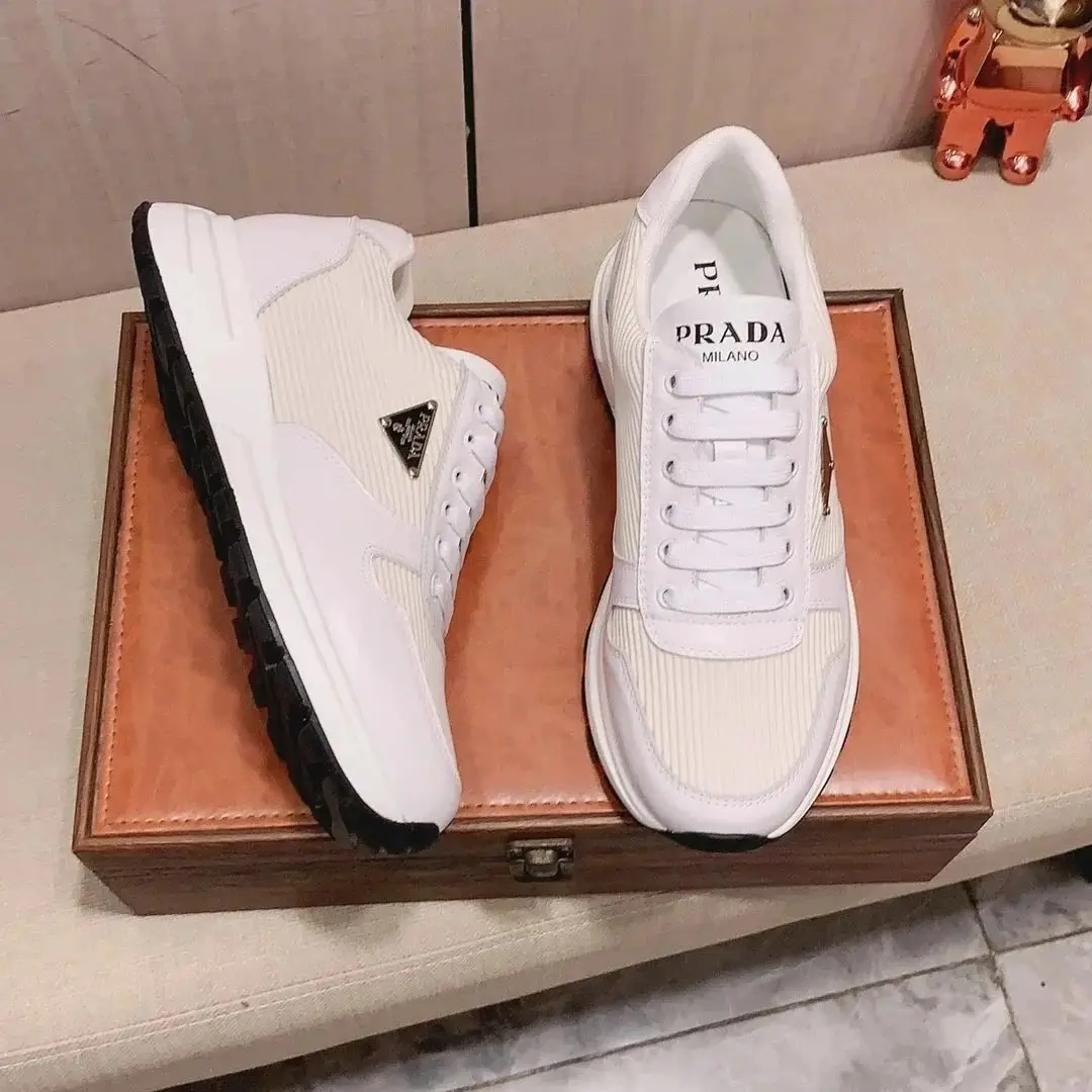 Prada Linea Rossa Sneakers — foto 10 de 14