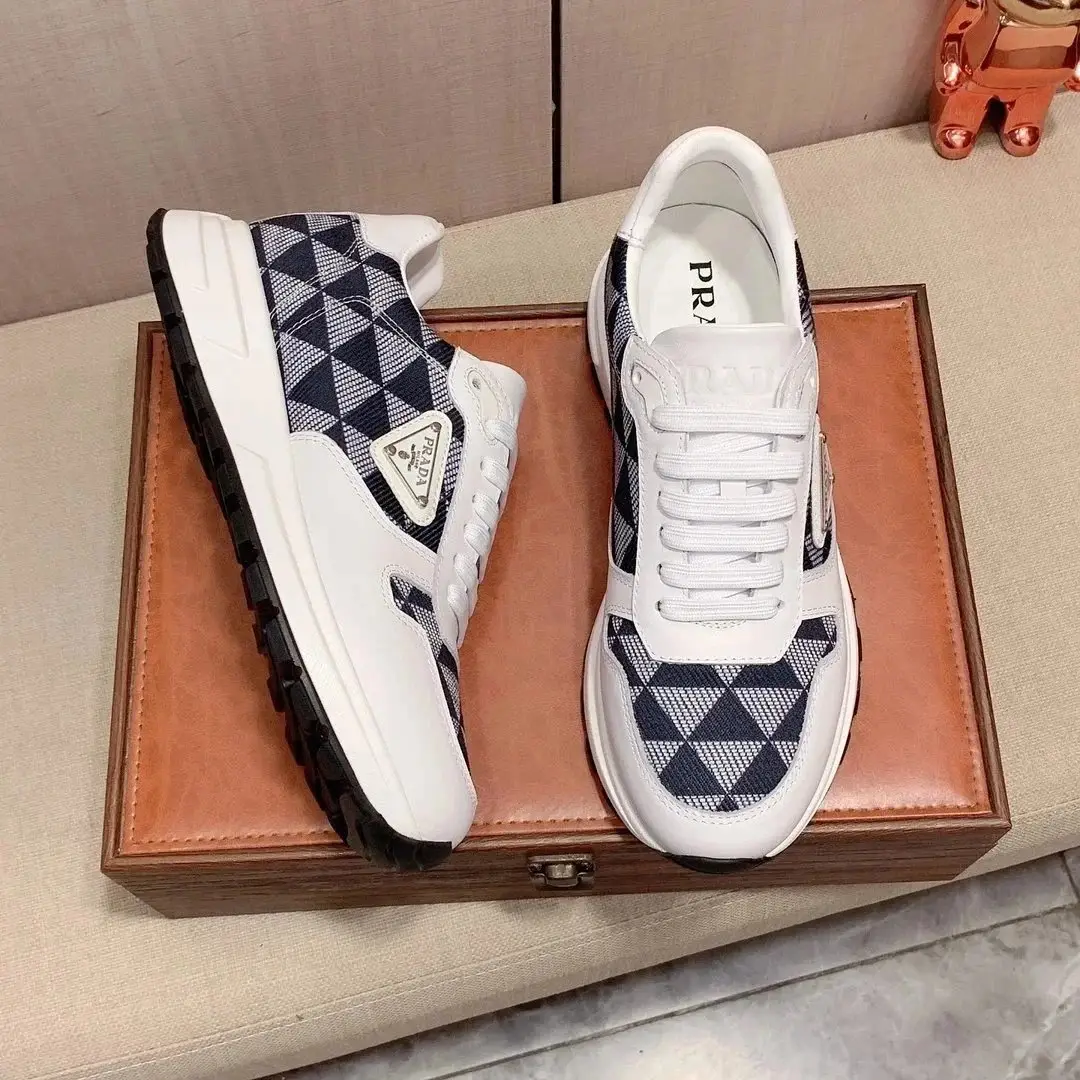 Prada Linea Rossa Sneakers — foto 12 de 14