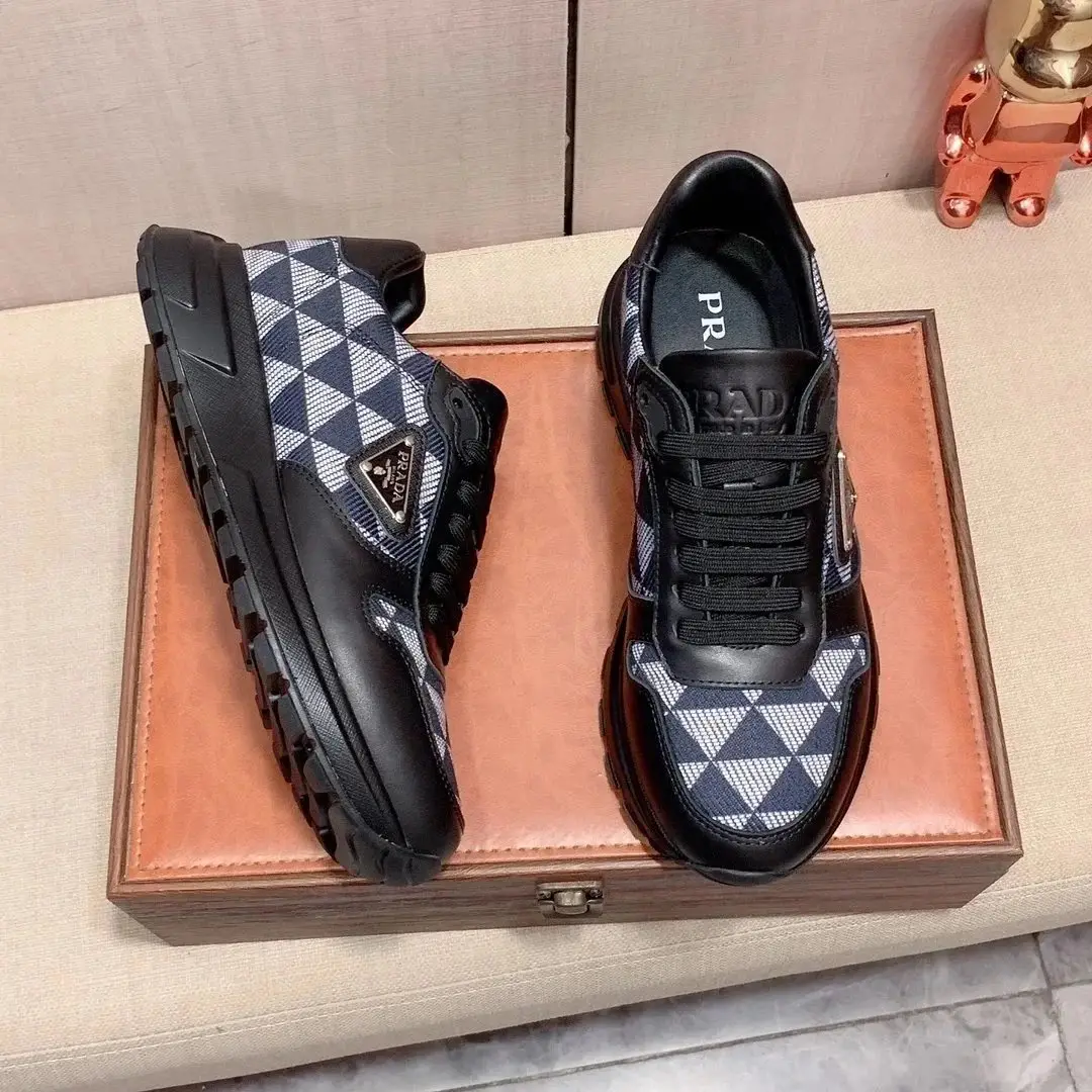 Prada Linea Rossa Sneakers — foto 13 de 14