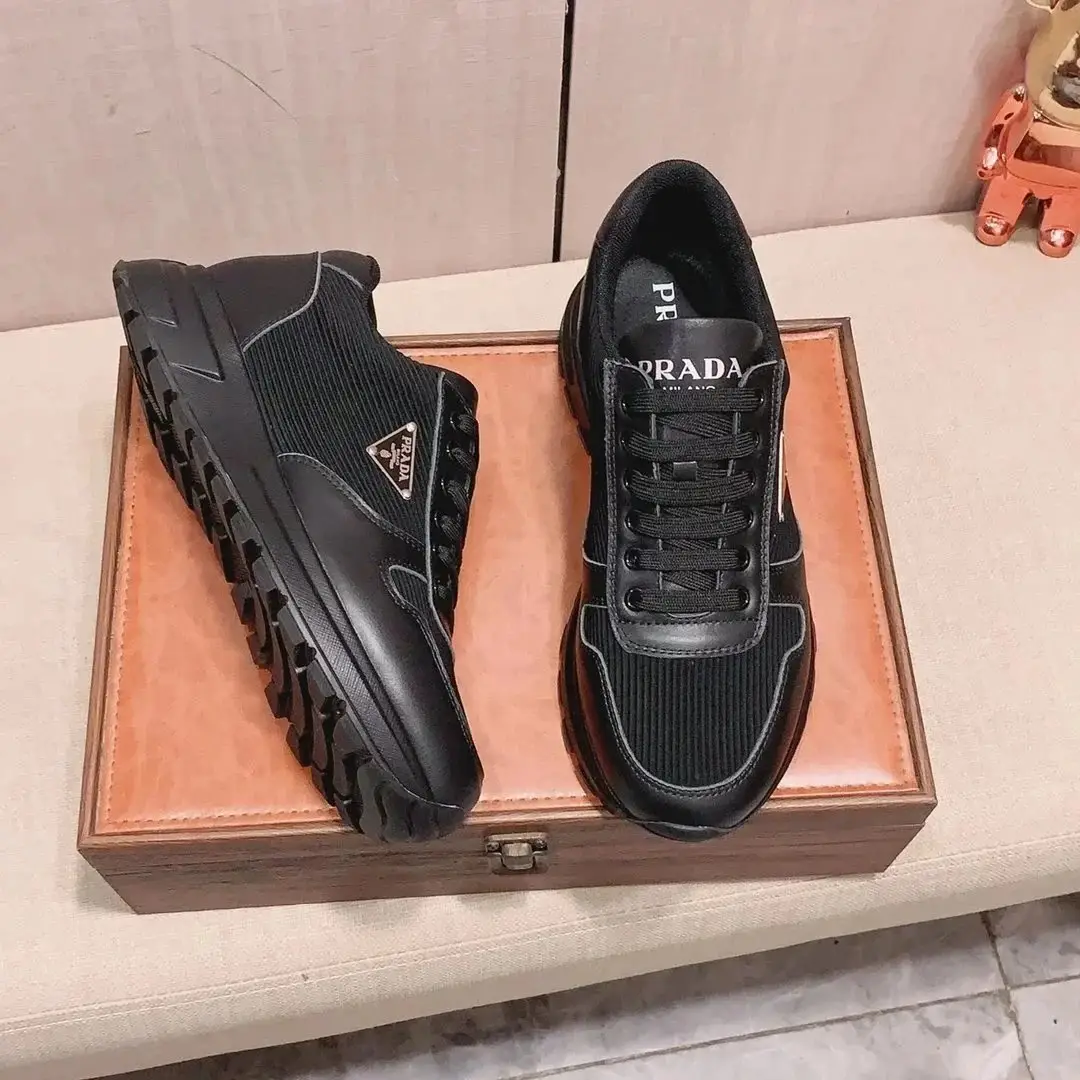 Prada Linea Rossa Sneakers — foto 14 de 14