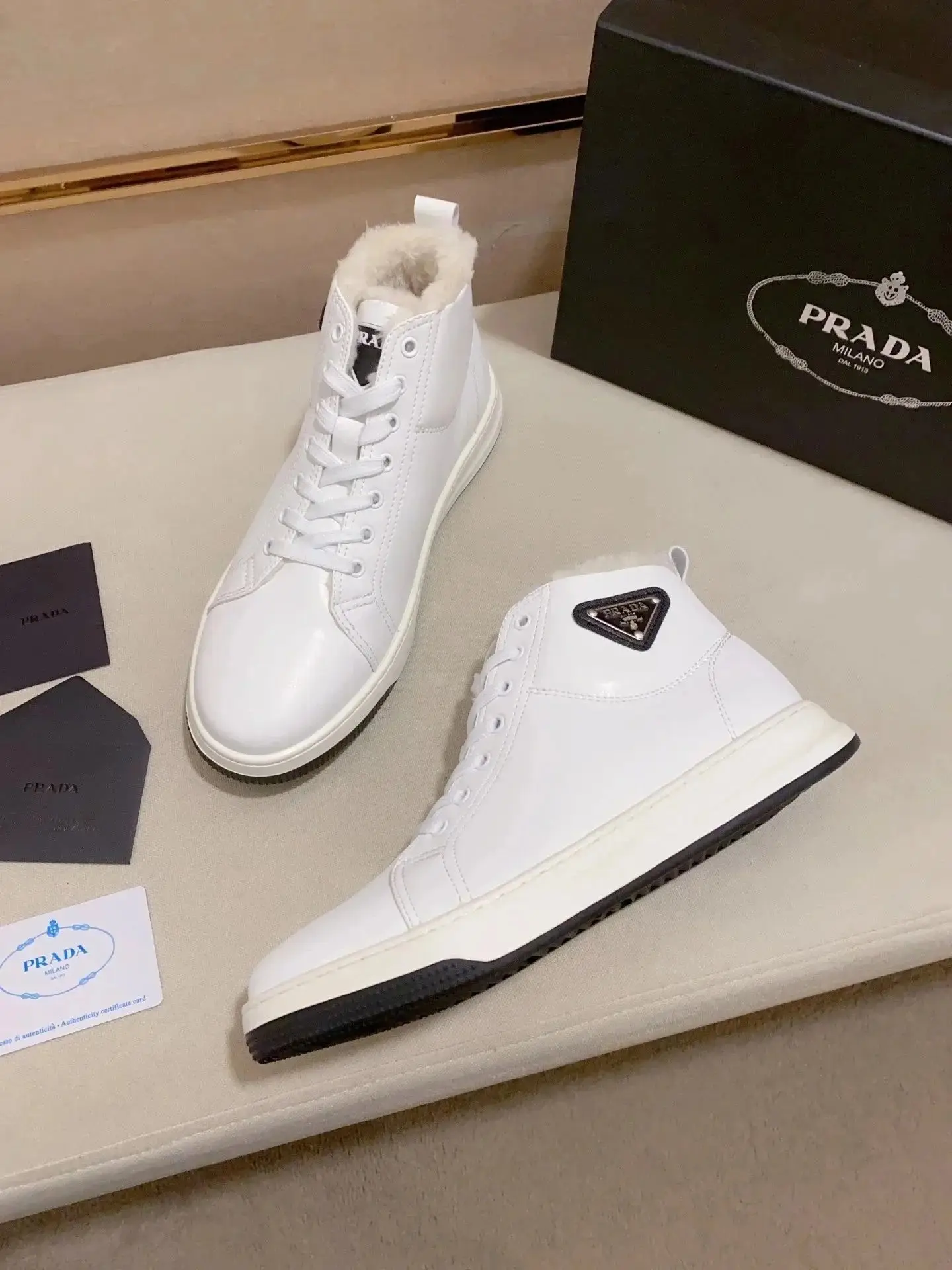 Prada Linea Rossa Sneakers — foto 3 de 14