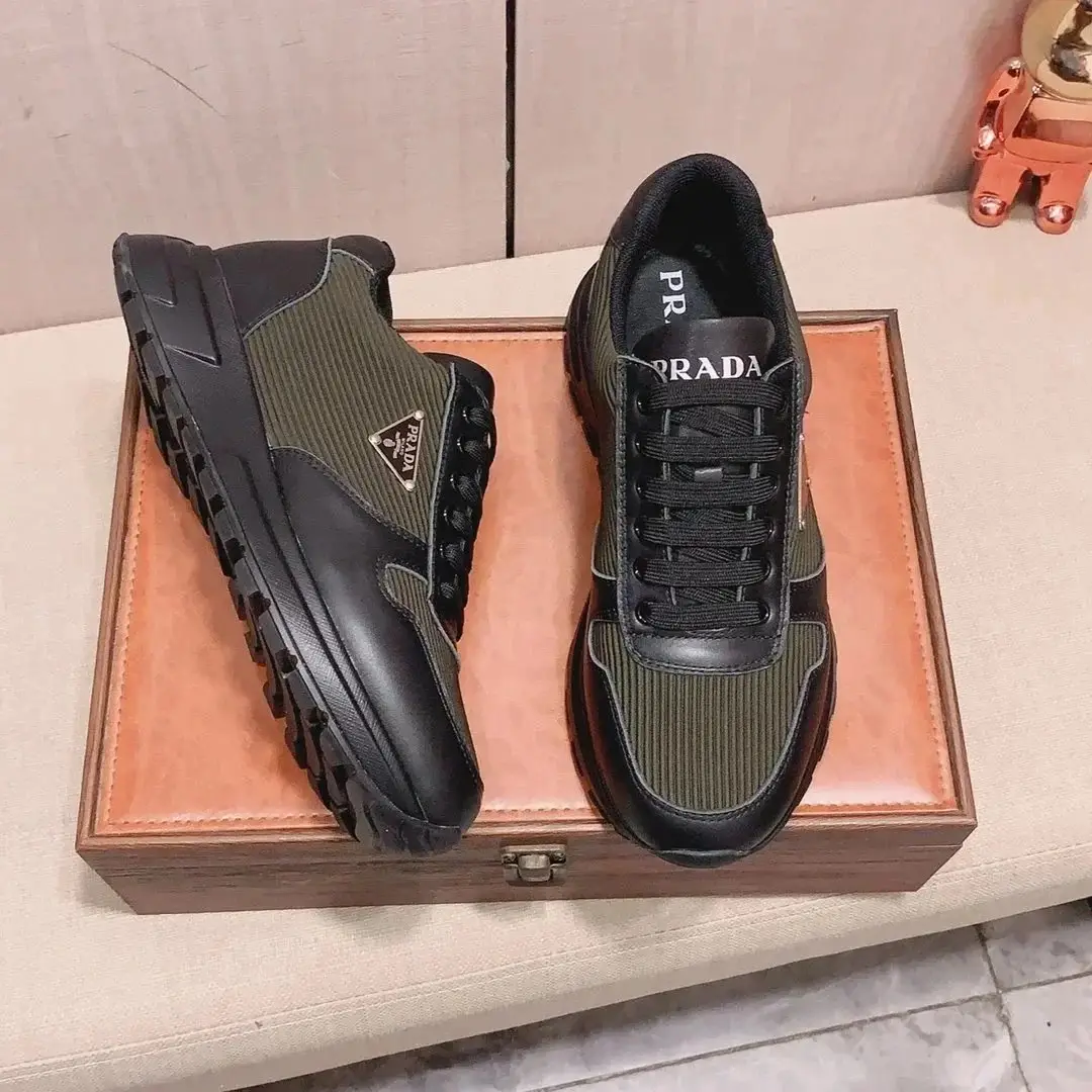 Prada Linea Rossa Sneakers — foto 6 de 14
