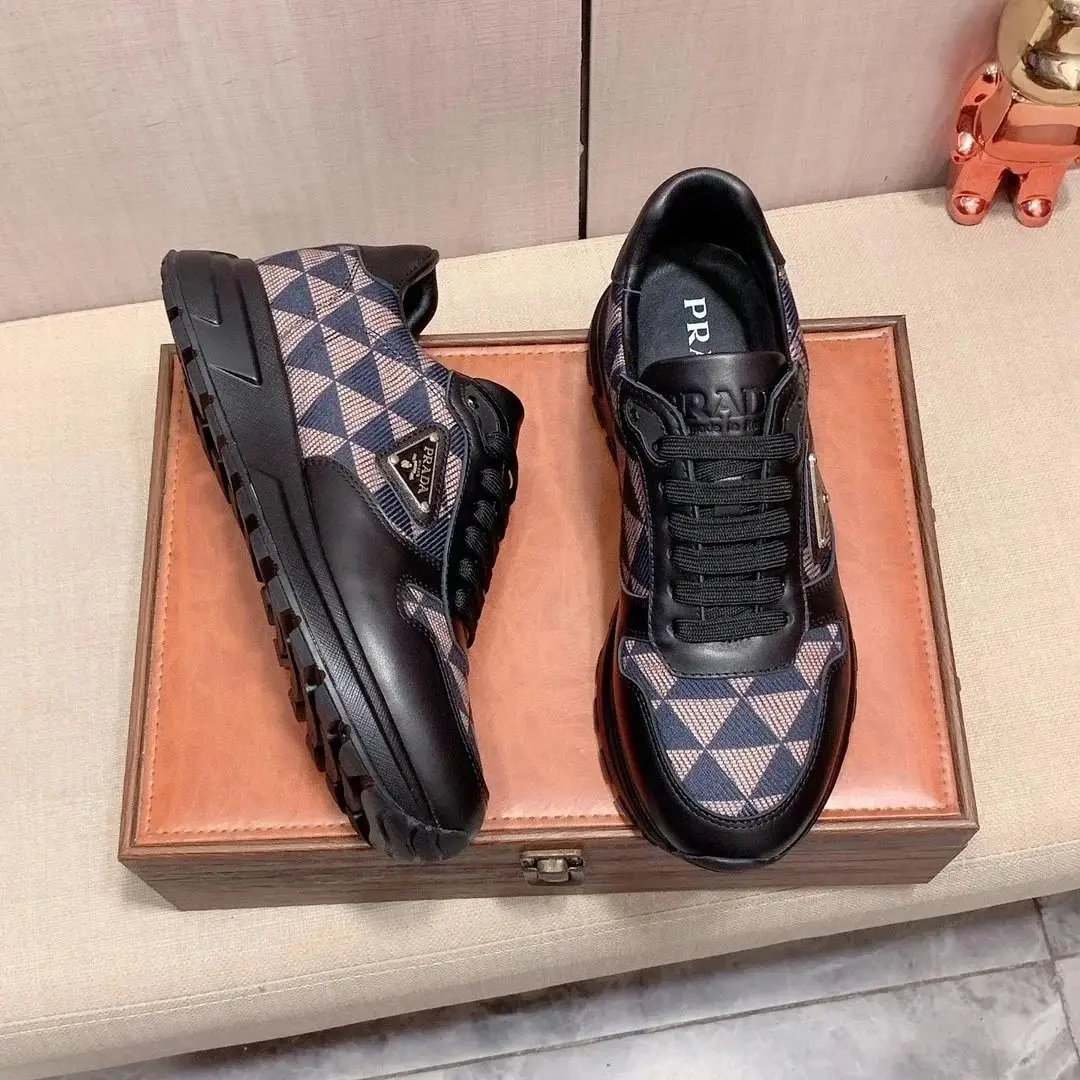 Prada Linea Rossa Sneakers — foto 7 de 14