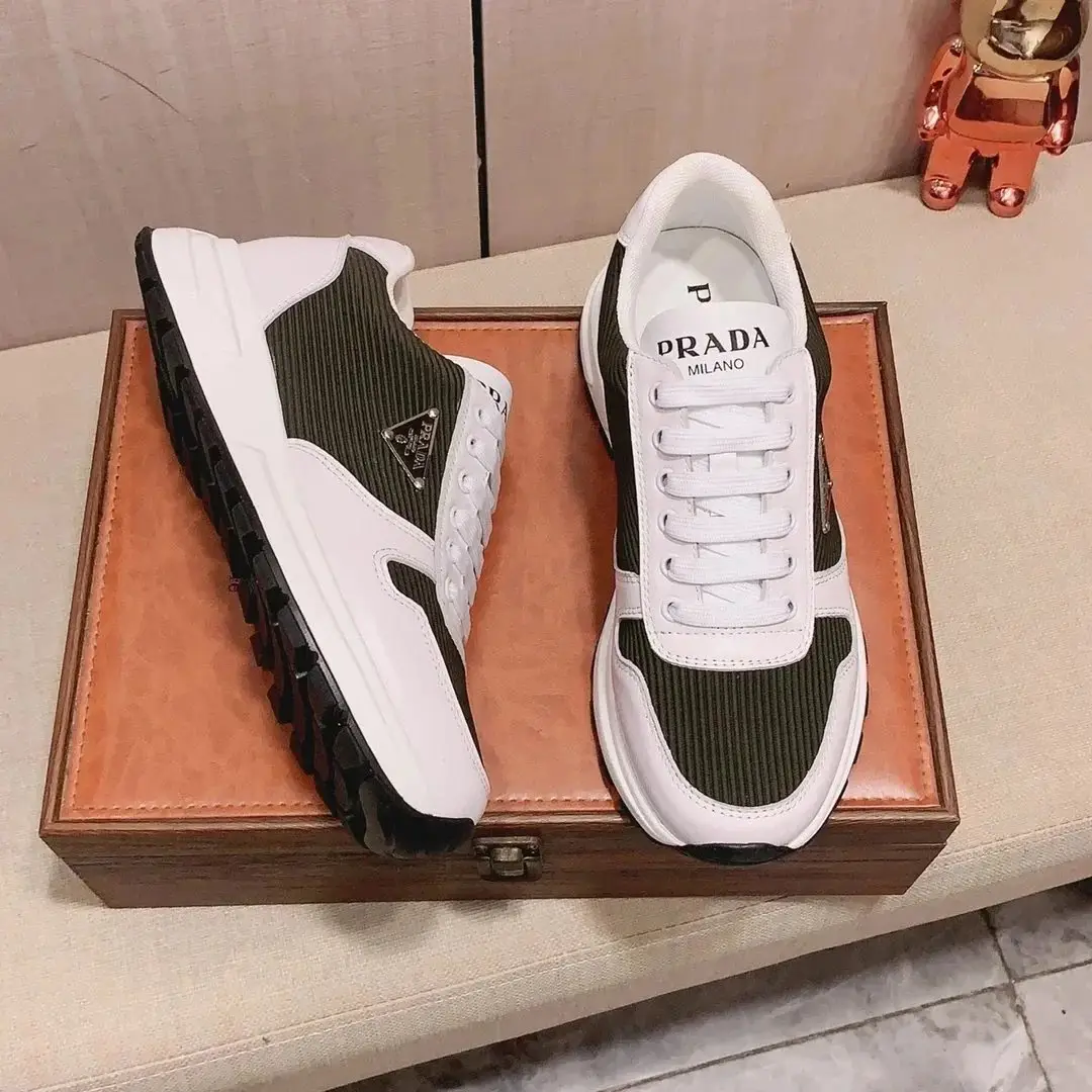Prada Linea Rossa Sneakers — foto 8 de 14