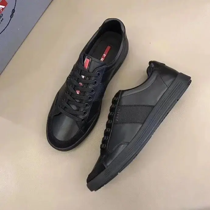 Prada Linea Rossa Sneakers — foto 9 de 14