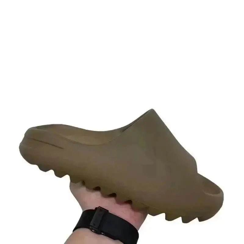 adidas Yeezy Slide Sandals — foto 3 de 9
