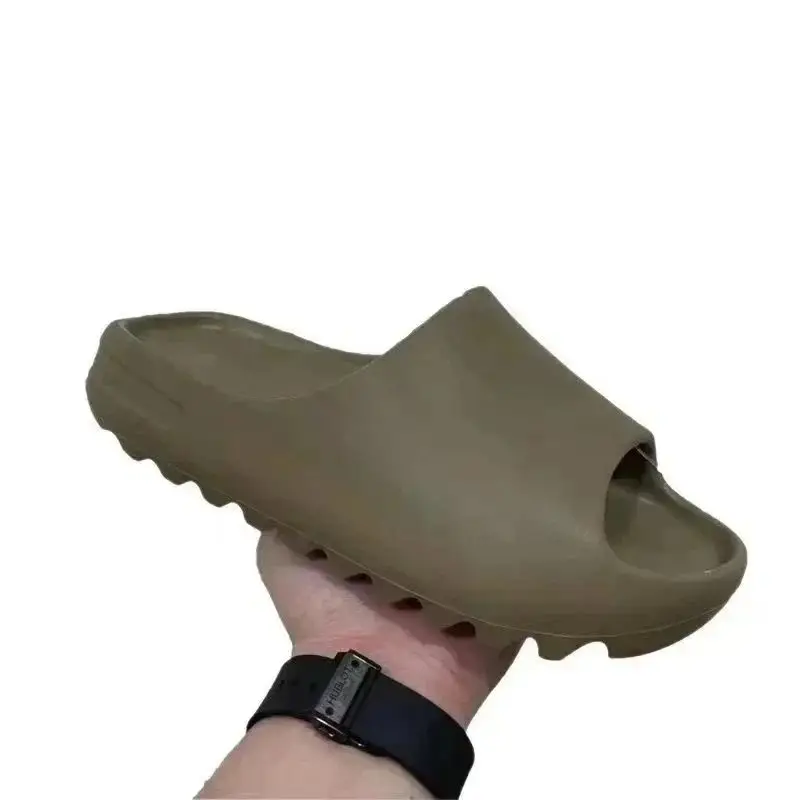 adidas Yeezy Slide Sandals — foto 4 de 9