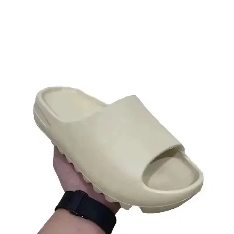 adidas Yeezy Slide Sandals — foto 5 de 9