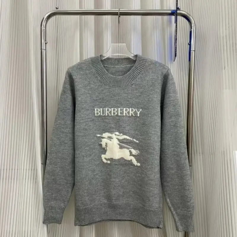 Burberry Equestrian Knight Sweater — foto 2 de 5